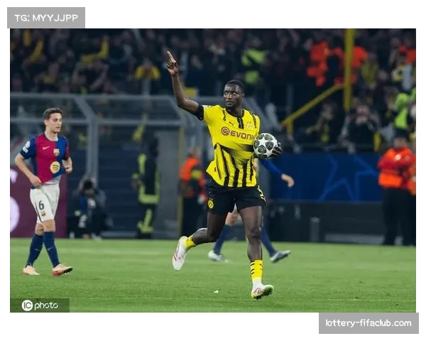 多特蒙德半场领先奥格斯堡，吉拉西破门打破僵局，两队射门效率低